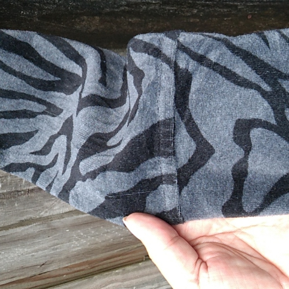 Black & Silver Velour ZipperedJacket (M) - Picture 6 of 10